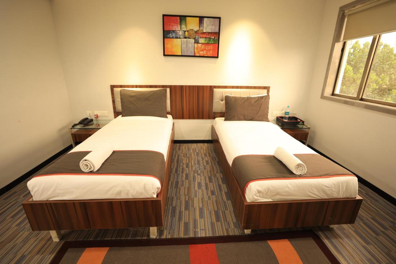 Crystal Urban Park Hotel Bhubaneswar Exterior foto